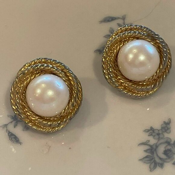 VTG 60s HTF Signed Kenneth Lane Classic Twisted Rope Faux Pearl Clip Earrings - Picture 2 of 10